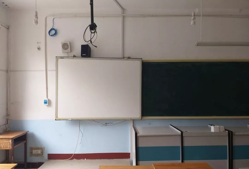 傳統電子白板跟黑板 傳統電子白板跟黑板