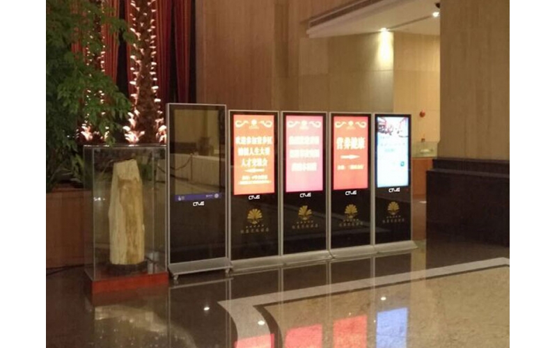 悅來酒店花園落地式液晶廣告機使用案例