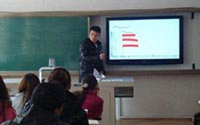 觸摸教學一體機跟電子白板之間的區(qū)別在哪兒？